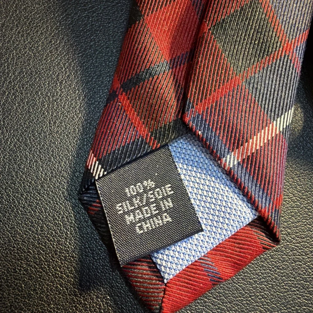 TOMMY HILFIGER Red Navy Blue Black Large Plaid Silk Classic Tie!